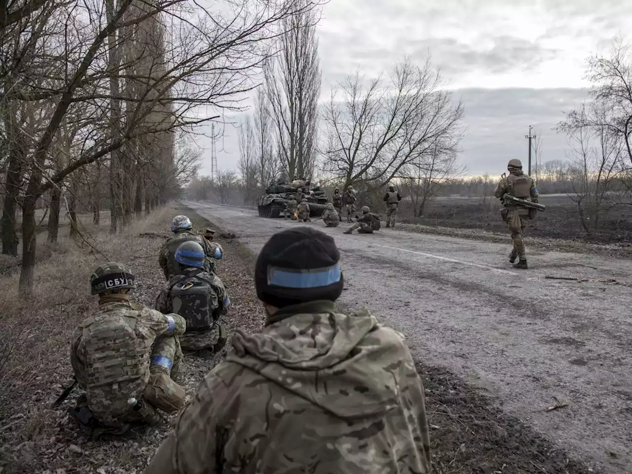 Ukrainian authorities vow to investigate a viral video that appears to show soldiers shooting Russian captives in the legs