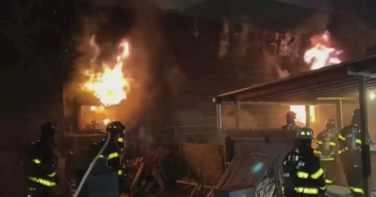 Crews battle 5-alarm fire at Queens business