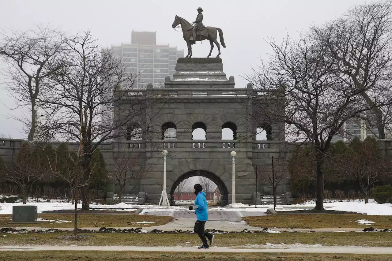 Another Chicago book? Yes indeed, ‘A History Lover’s Guide’ spans the city’s birth to our cemeteries.