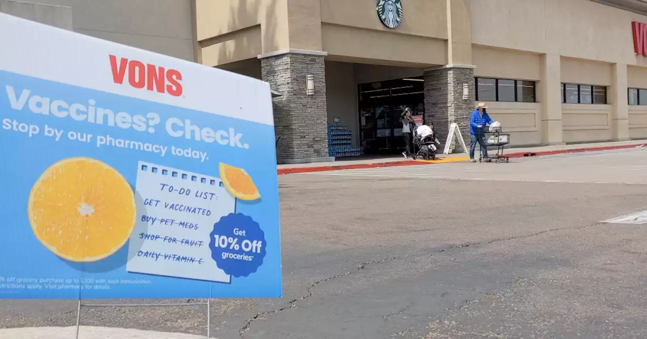 Negotiations resume between SoCal grocers, workers