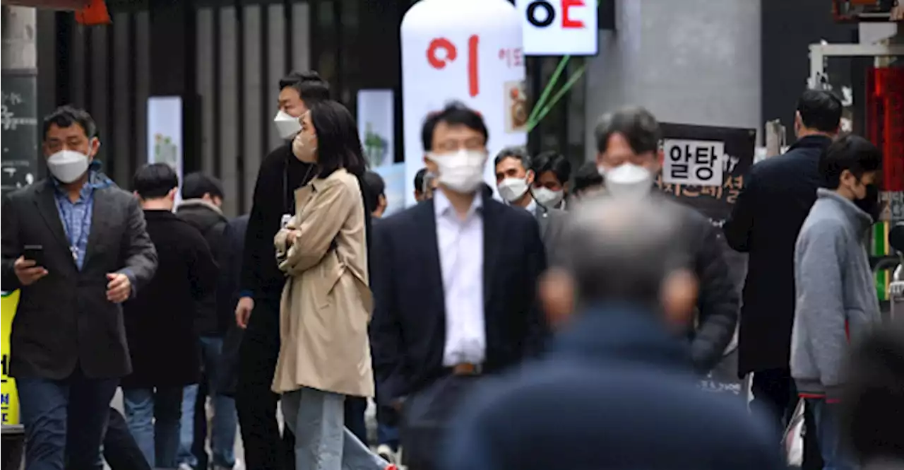 영업시간 자정까지? 전면 철폐?…거리두기 완화 막판 고심