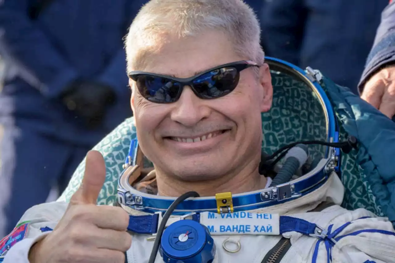 US astronaut returns to Earth with Russian cosmonauts