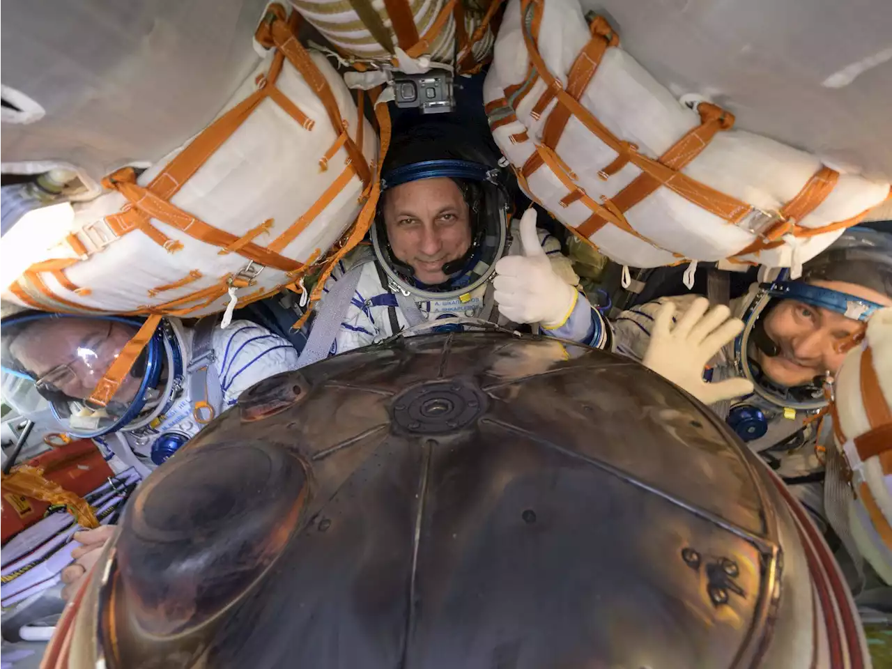 U.S. astronaut, 2 Russian cosmonauts return home from ISS