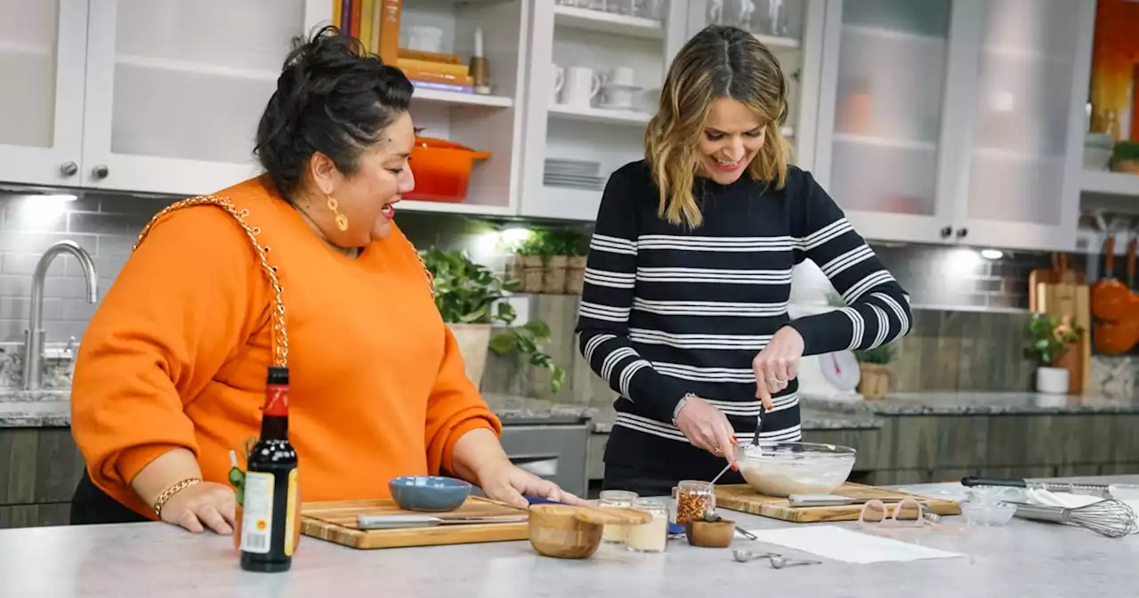 Savannah Guthrie learns how to make chicken shawarma and hummus