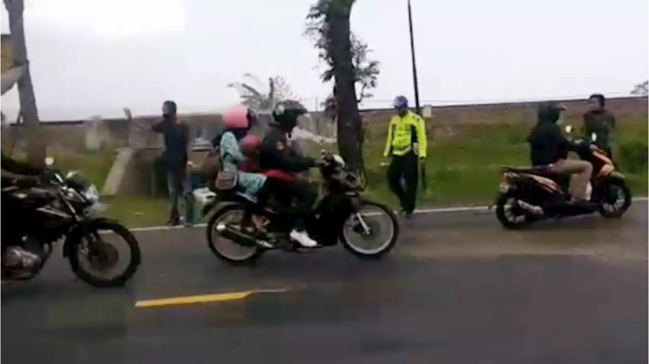 Jalan Berlubang di Banyumas Memakan Korban, Pengendara Motor Tewas Terjatuh