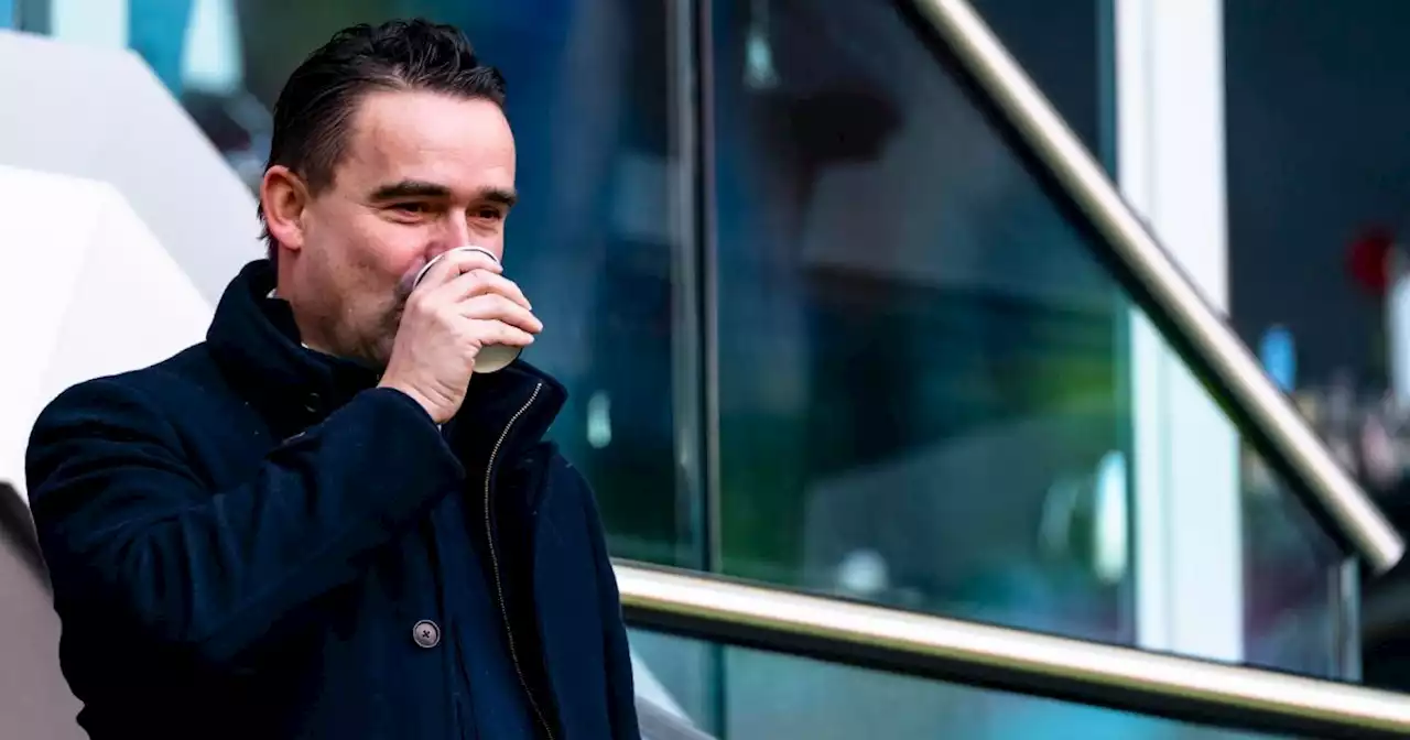 'Overmars gaat tóch door het stof en zegt 'sorry' tegen slachtoffers bij Ajax'