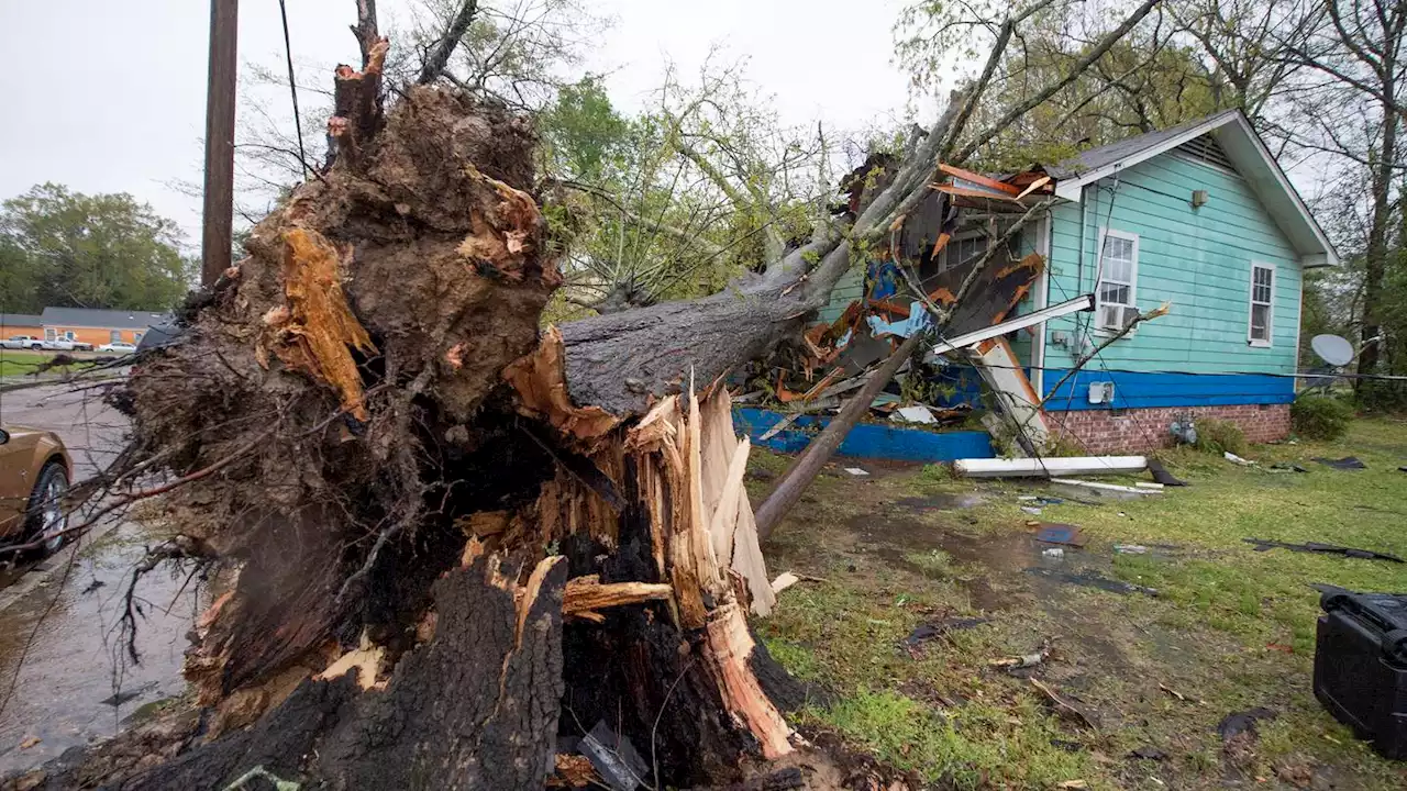 Severe storms pummel South killing at least 2 in Florida