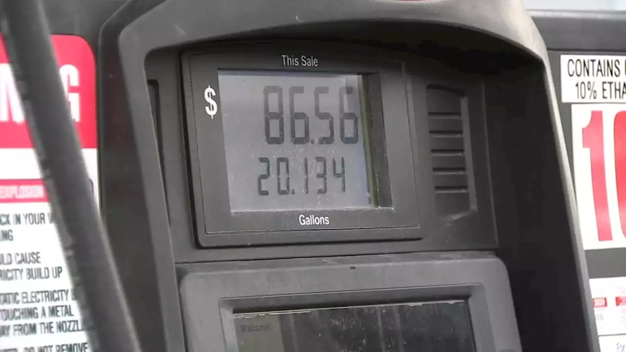 Chicago gas prices creep up to or pass $5, driven by Russia-Ukraine war