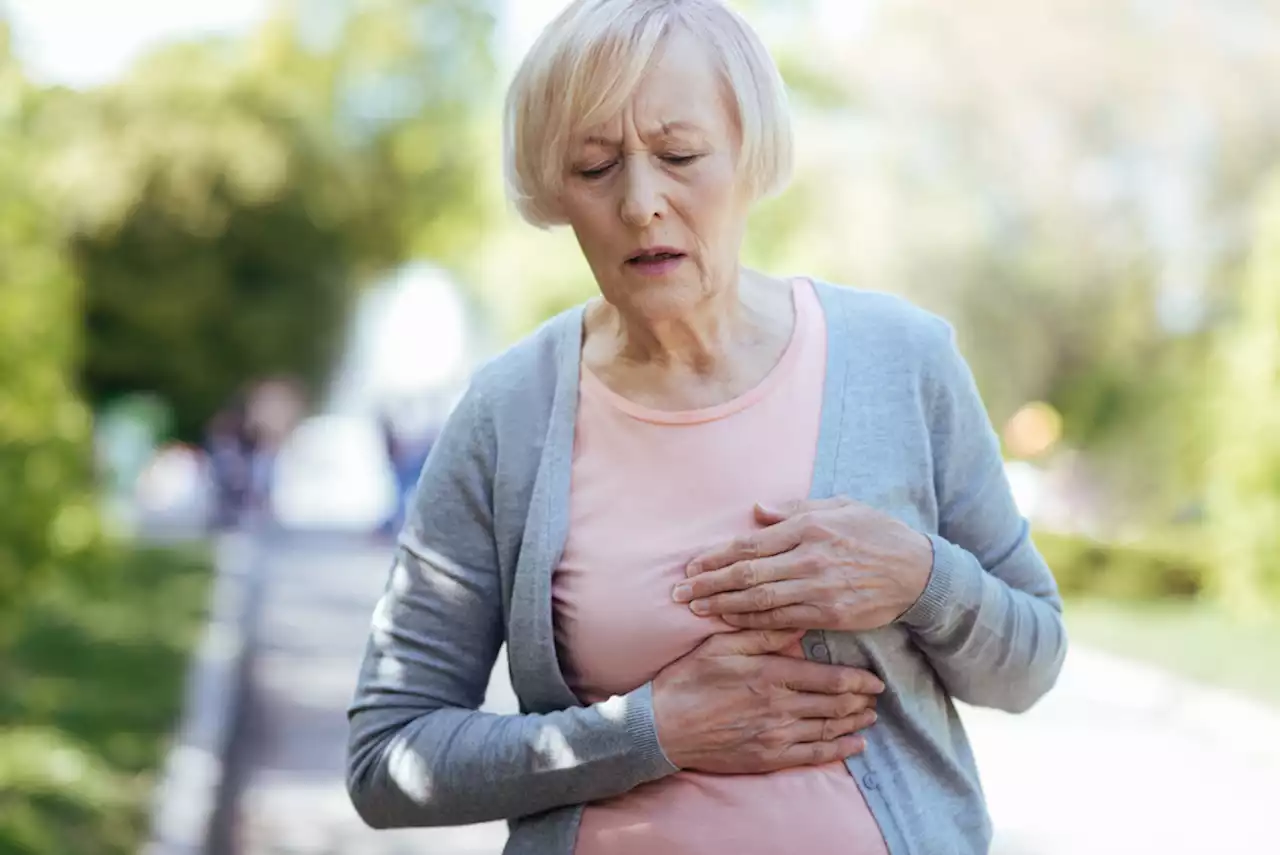 These Heart Attack Symptoms Are More Common If You're a Woman