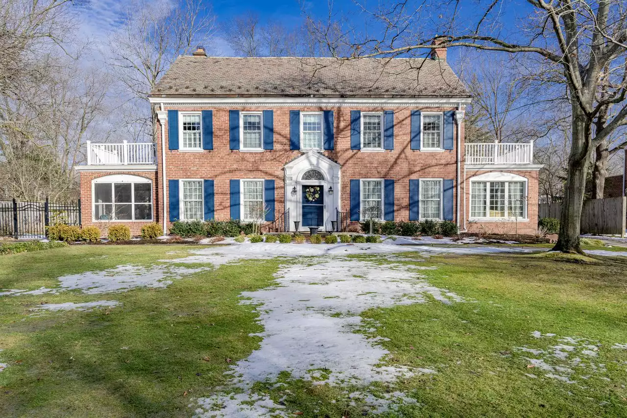 Classic Georgian colonial in Shaker Heights asks $825K: House of the Week