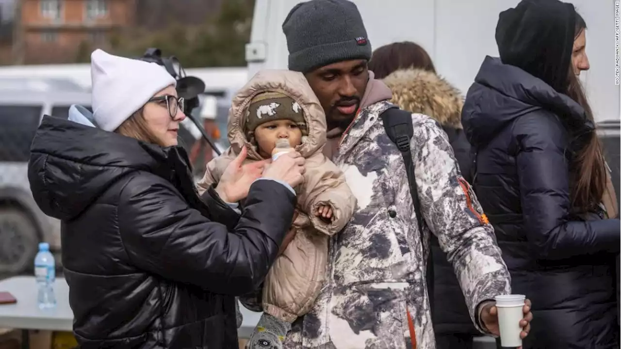 Es hora de cambiar la narrativa racista en la cobertura de Ucrania (opinión)