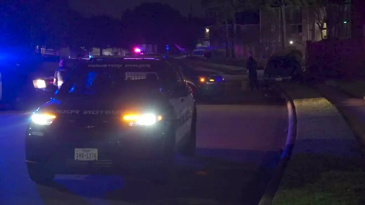 Woman shot in the back while driving in west Houston