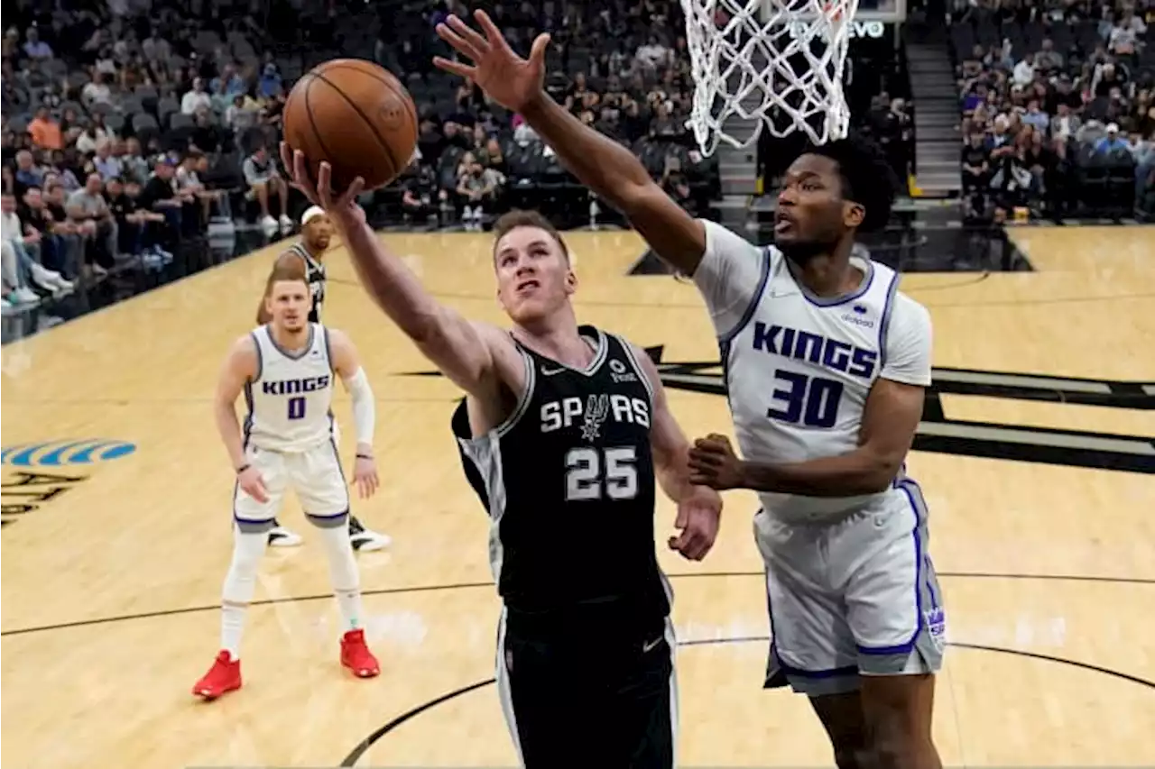 Kings beat Spurs, 115-112, keep Popovich shy of NBA mark