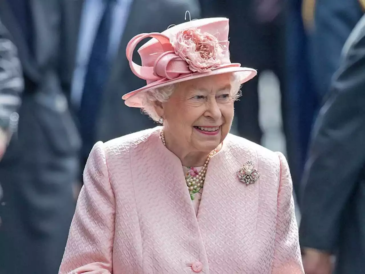 Con una visita muy especial, la reina Isabel II se recupera del covid en Windsor