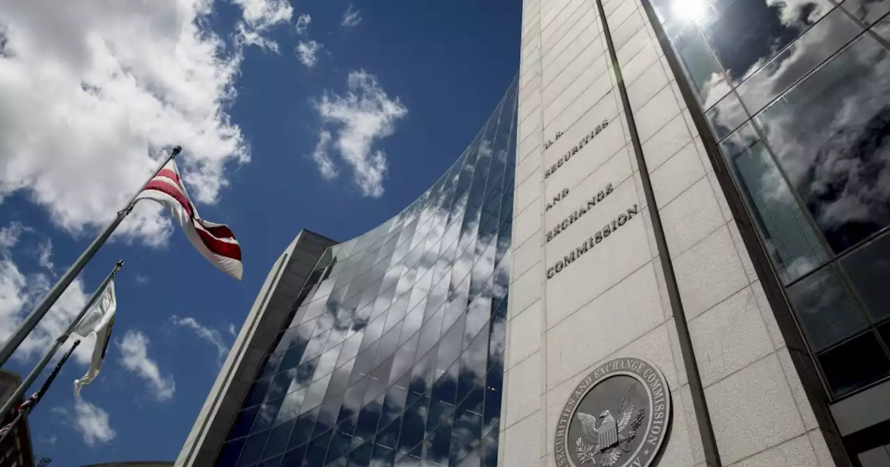 SEC scrutinizes NFT market over potentially illegal crypto token offerings