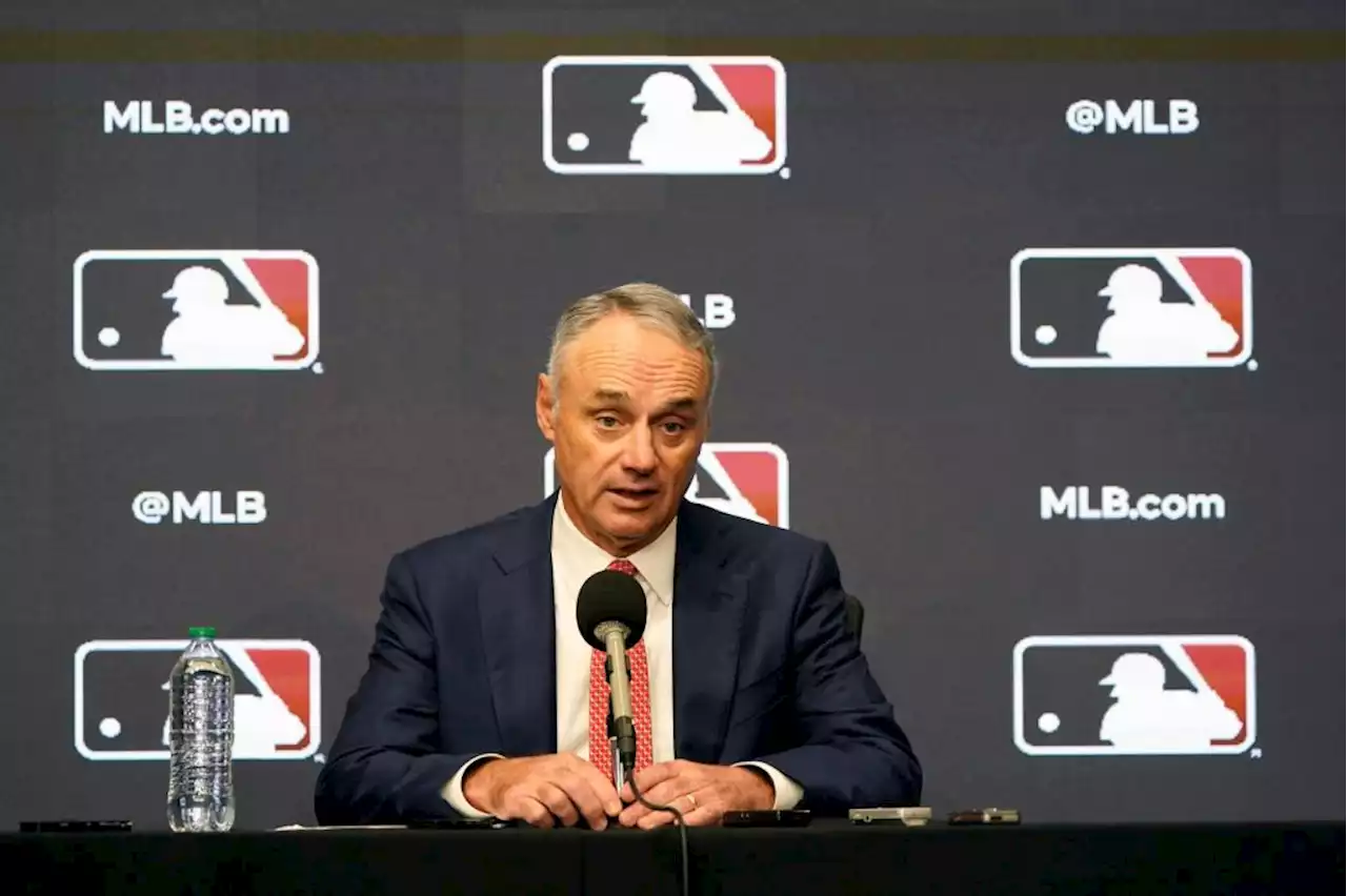 MLB, union meet for 1 1/2 hours, discuss next step in talks