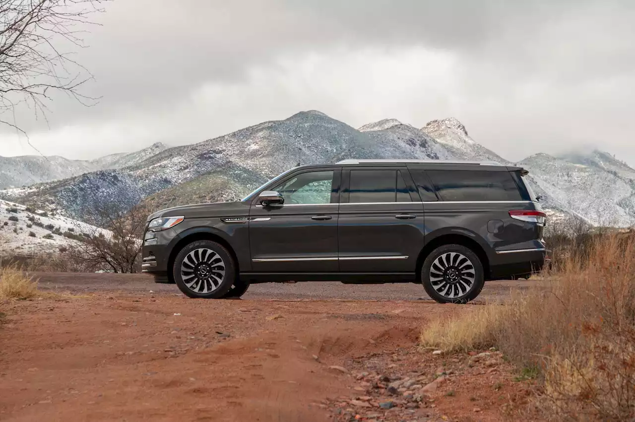 First drive review: 2022 Lincoln Navigator aims to keep up with the big boys