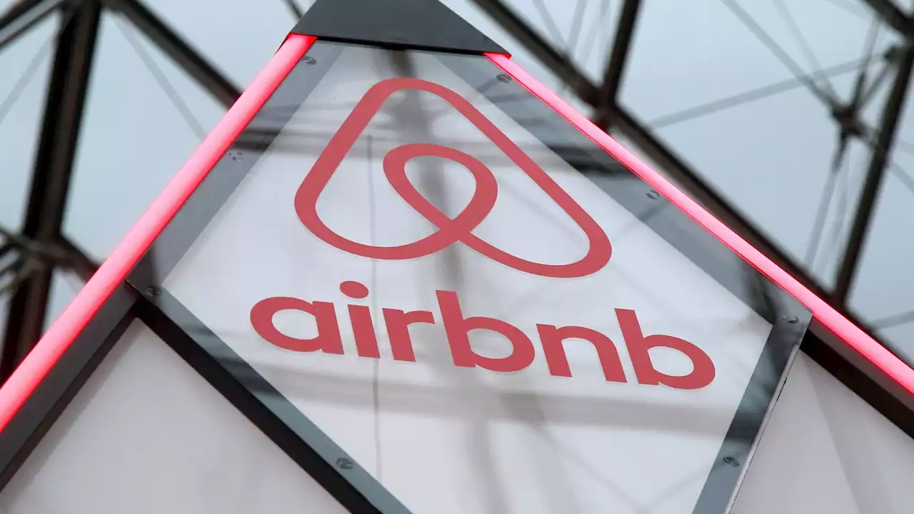 Airbnb suspends 90,000 rentals in Russia