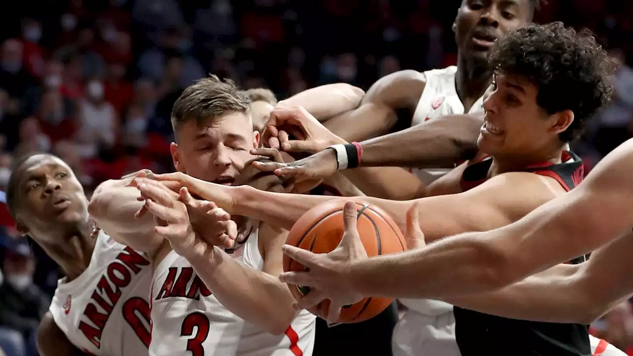 Pac-12 champs Arizona slump early against Stanford, fall behind 39-37 at halftime