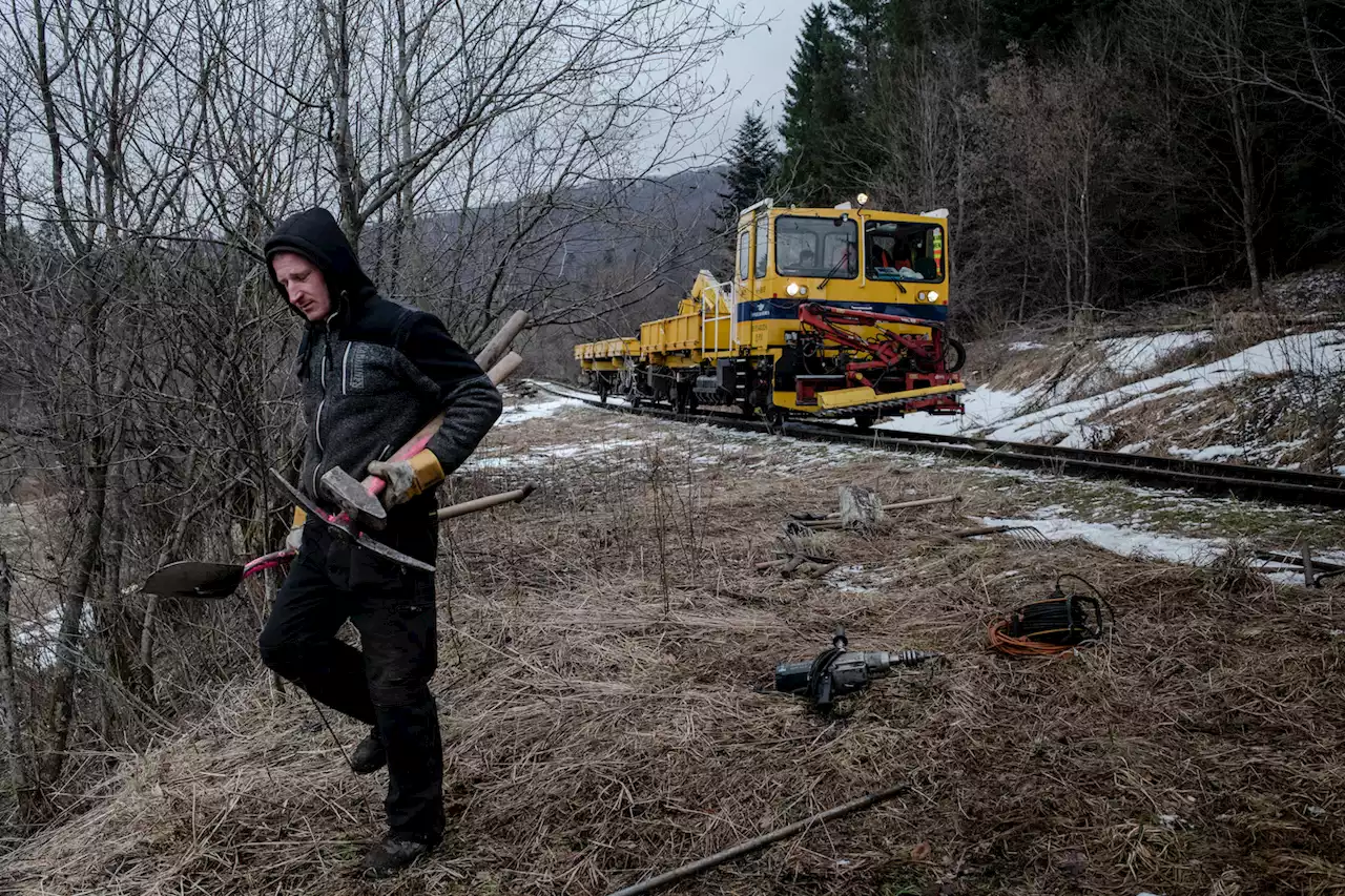 Through a mountain pass, Poles frantically rebuild a rail link to Ukraine to help refugees