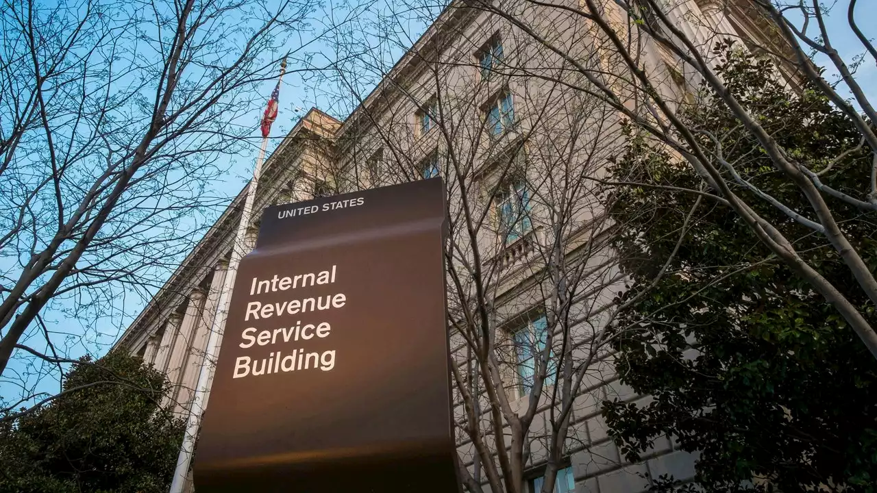 IRS to hire 10,000 workers to help with tax return backlog