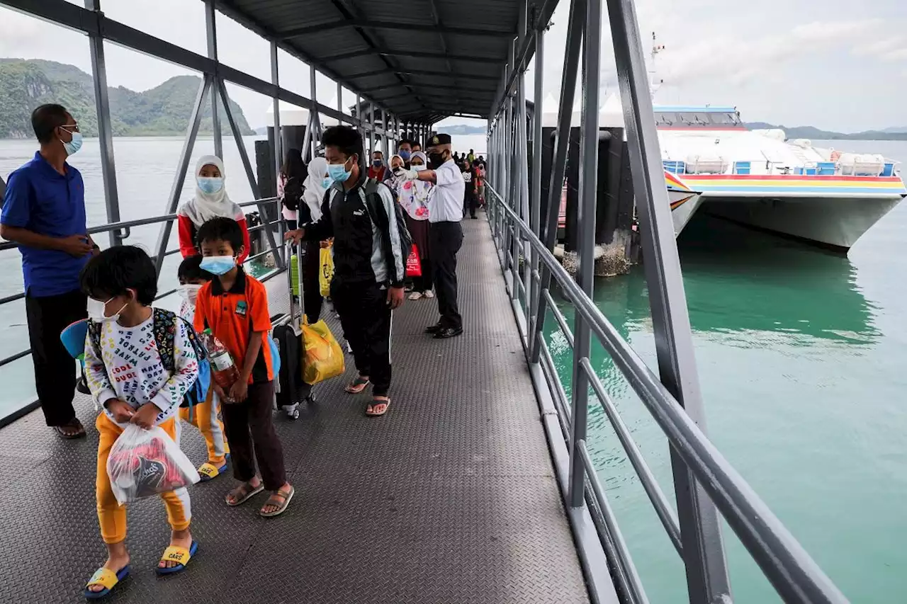 Indonesia, Malaysia to ease COVID-19 curbs on foreign visitors further