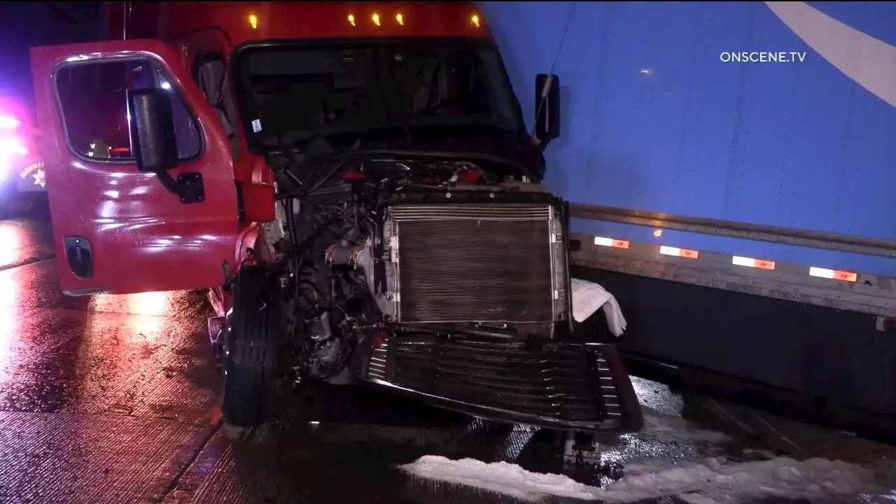 Amazon trailer jack-knifed due to the rain, causing chain reaction crash -