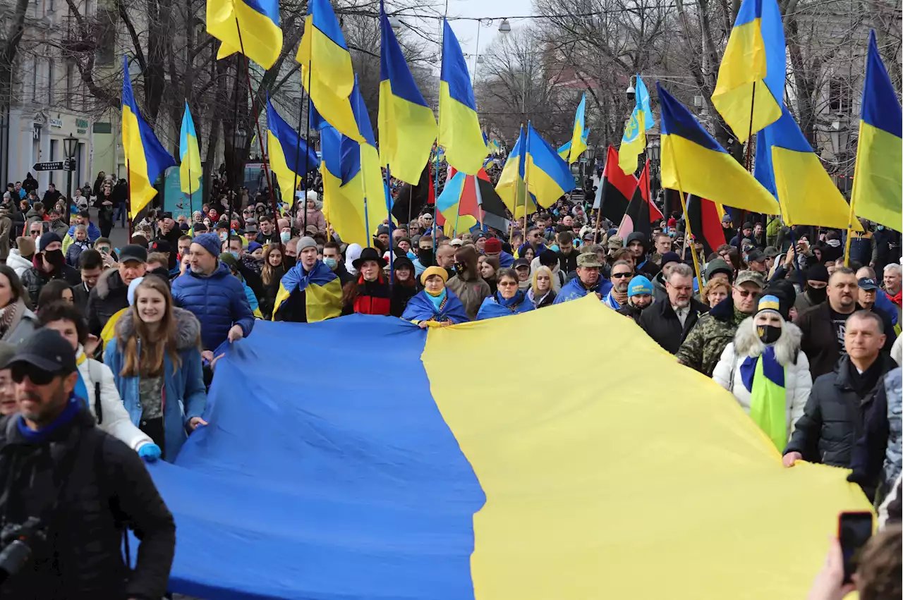 Ukrainians protest in Russian-occupied Kherson in 'huge' turnout