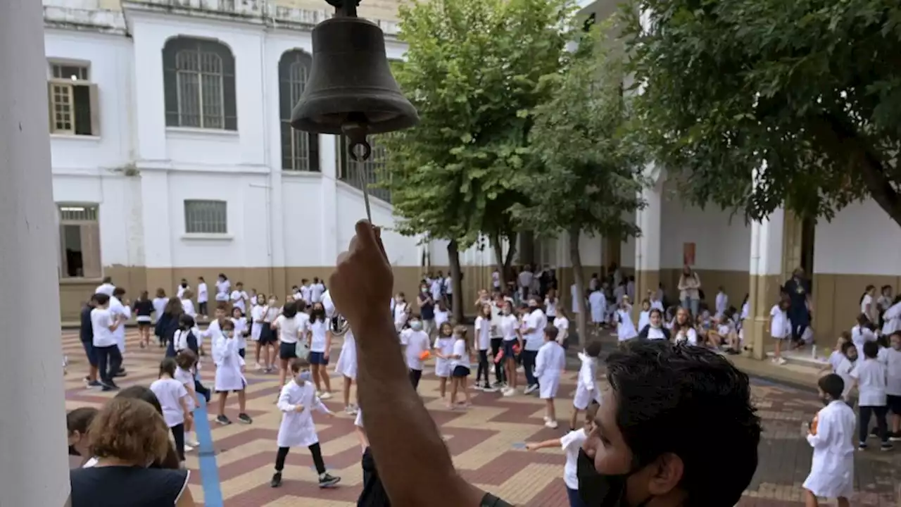 Todos a clase y cruzando los dedos | Esta vez el ciclo lectivo comenzó un viernes