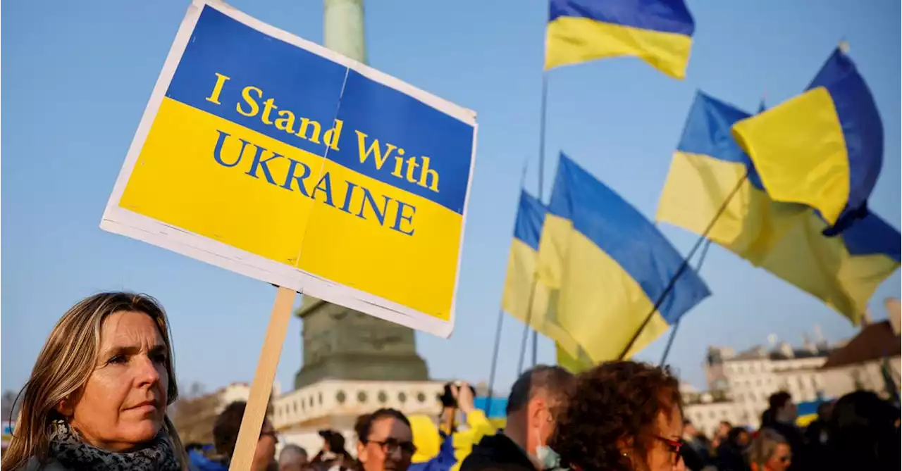 Large crowds gather in Hamburg and Paris to protest Russia's war in Ukraine