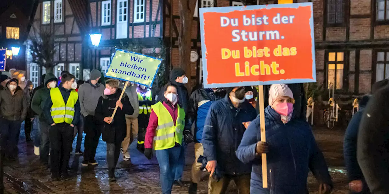 Evangelikale bei Montagsdemos in Verden: Bibelfest gegen Impfung und Nato