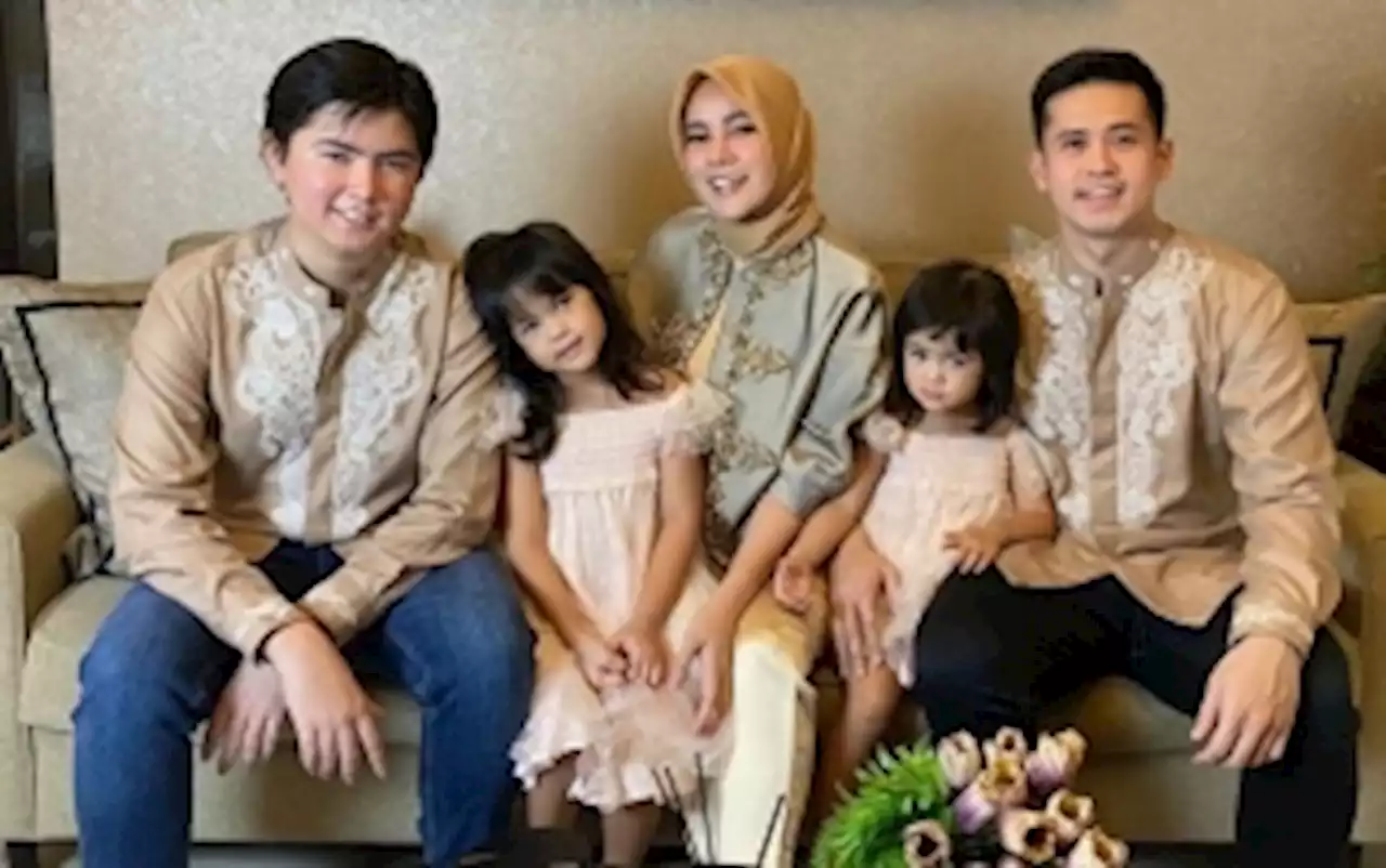 Olla Ramlan & Anaknya Dikira Kakak Adik