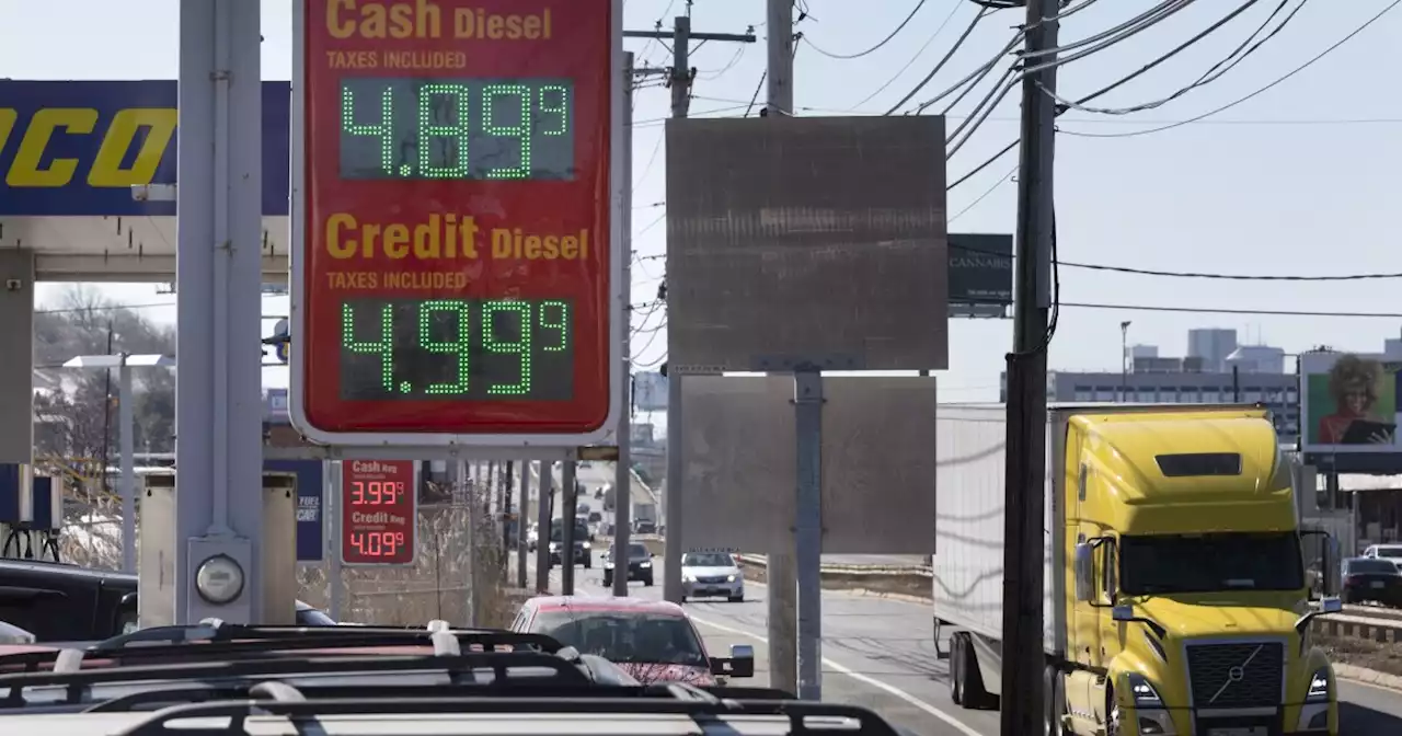 National gas price hits $4 a gallon for first time in over a decade