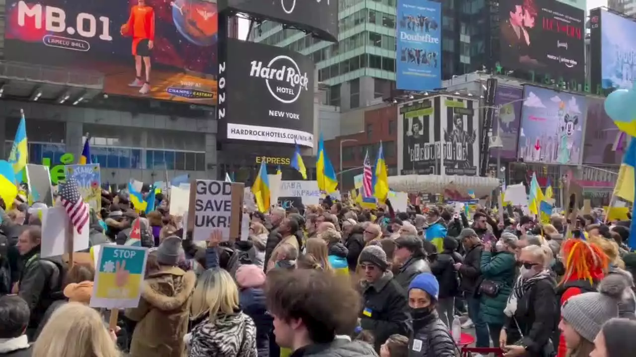 Protesters fill Times Square, demand Ukraine no-fly zone