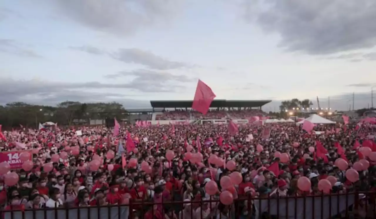 Mammoth crowd at Cavite rally amazes Robredo