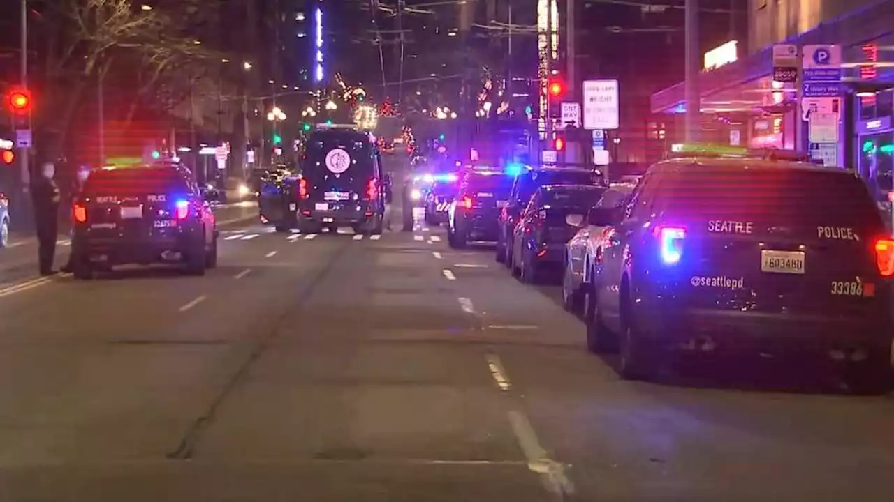 Officers open fire, kill armed man in downtown Seattle