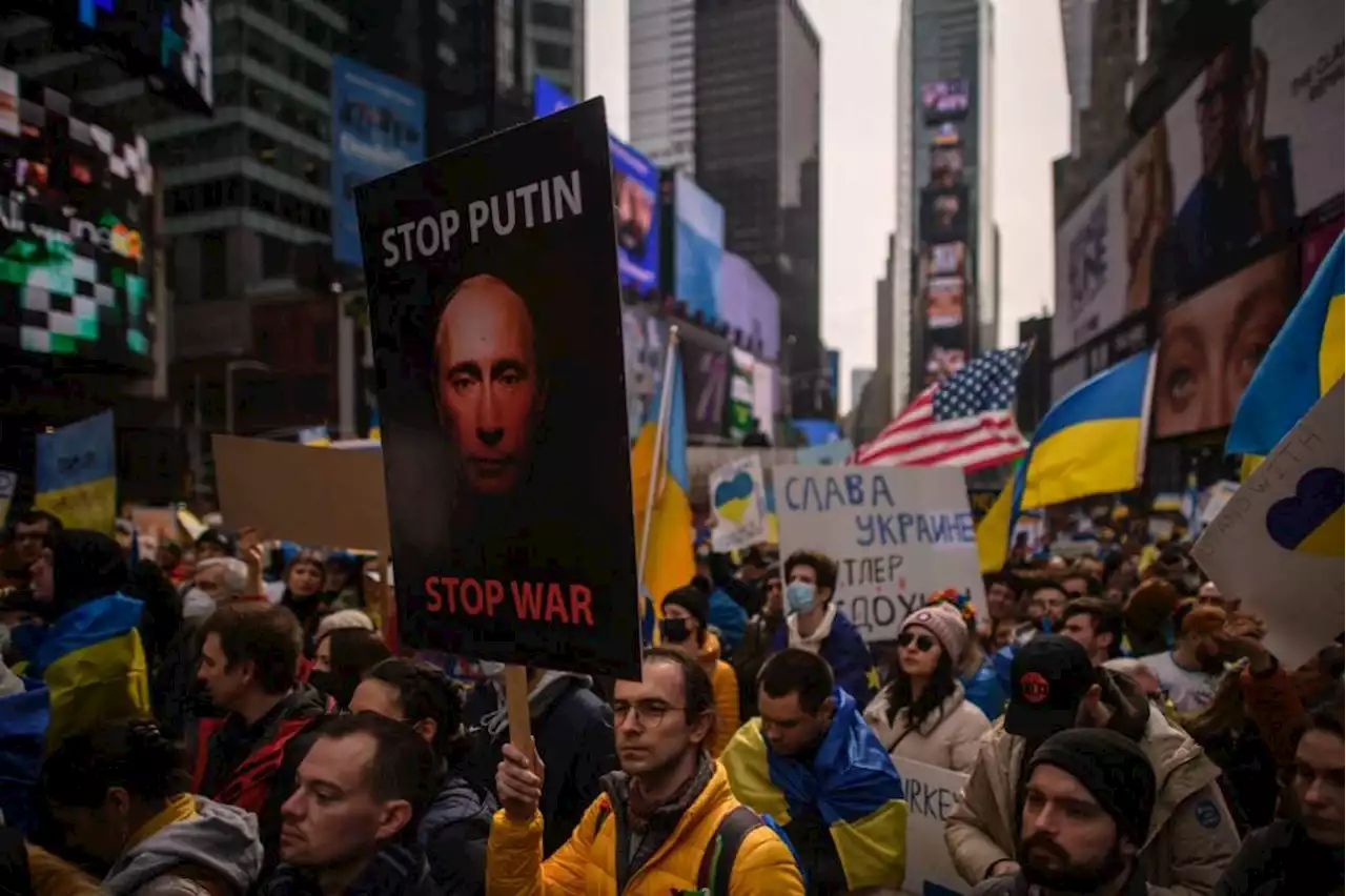 At New York protest, thousands call for Western intervention in Ukraine