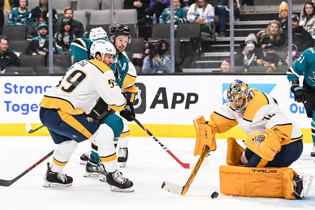 Saros Makes 20 Saves in Predators' 8-0 Win Over Sharks