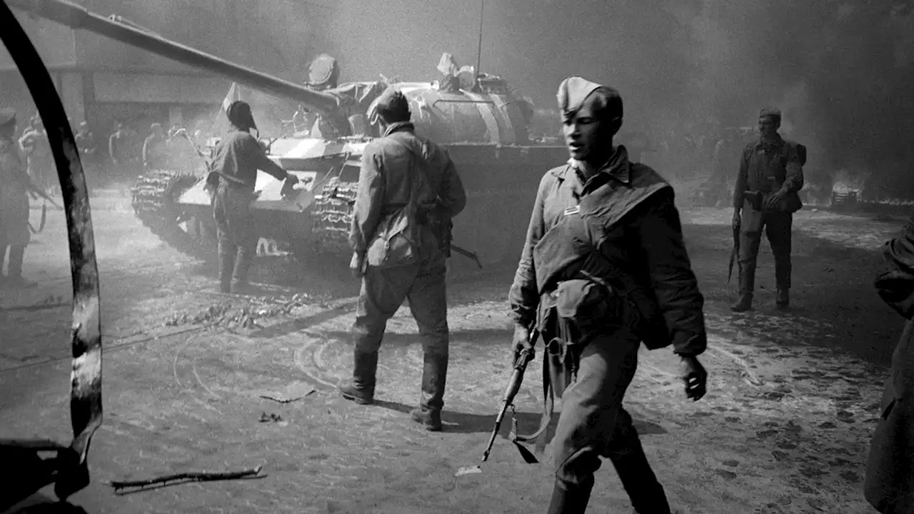 The Day the Soviets Arrived to Crush the Prague Spring, in Rarely Seen Photos