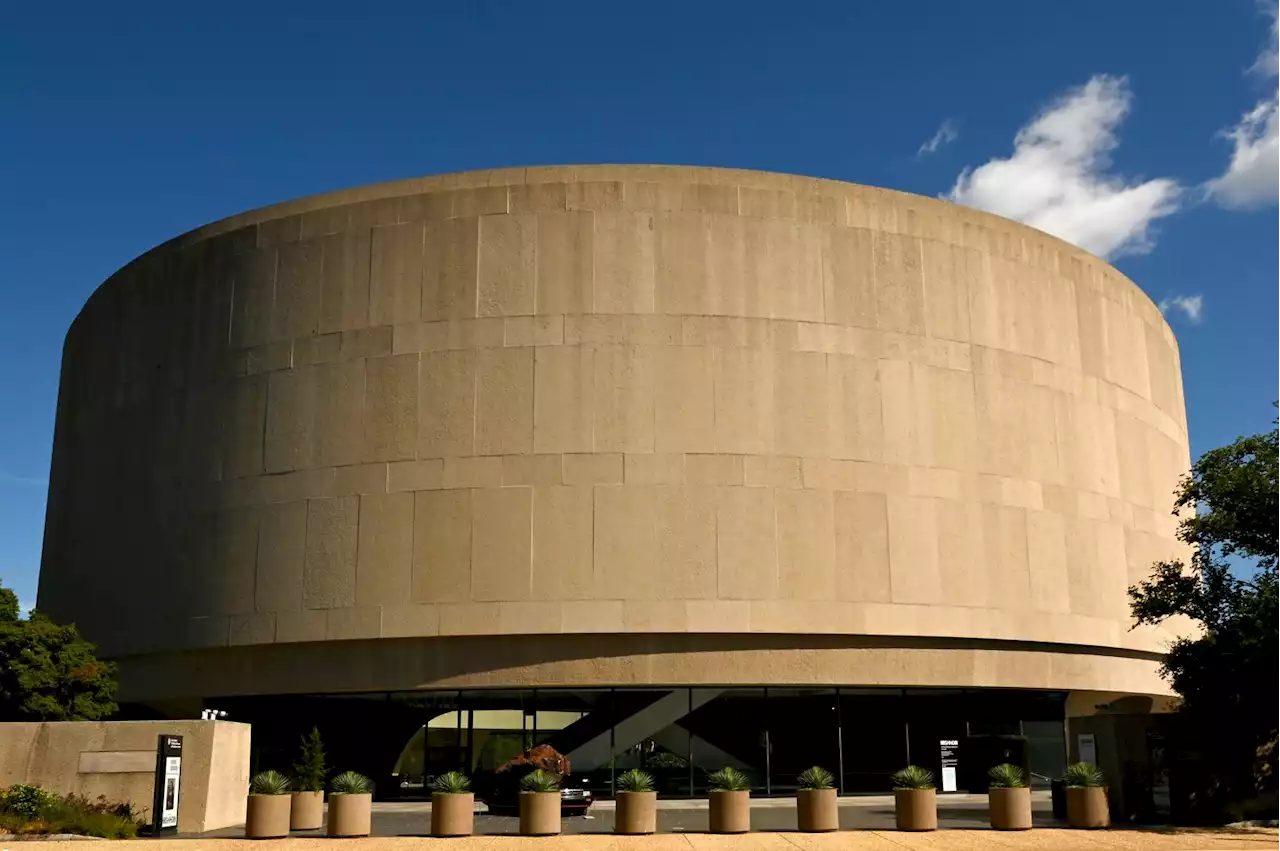 D.C. Fire frees child’s foot from Hirshhorn escalator