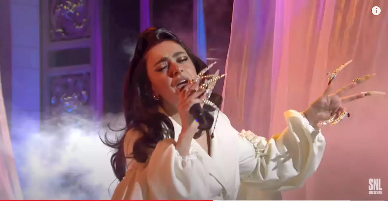 'SNL': Watch Charli XCX's Seductive Live Set