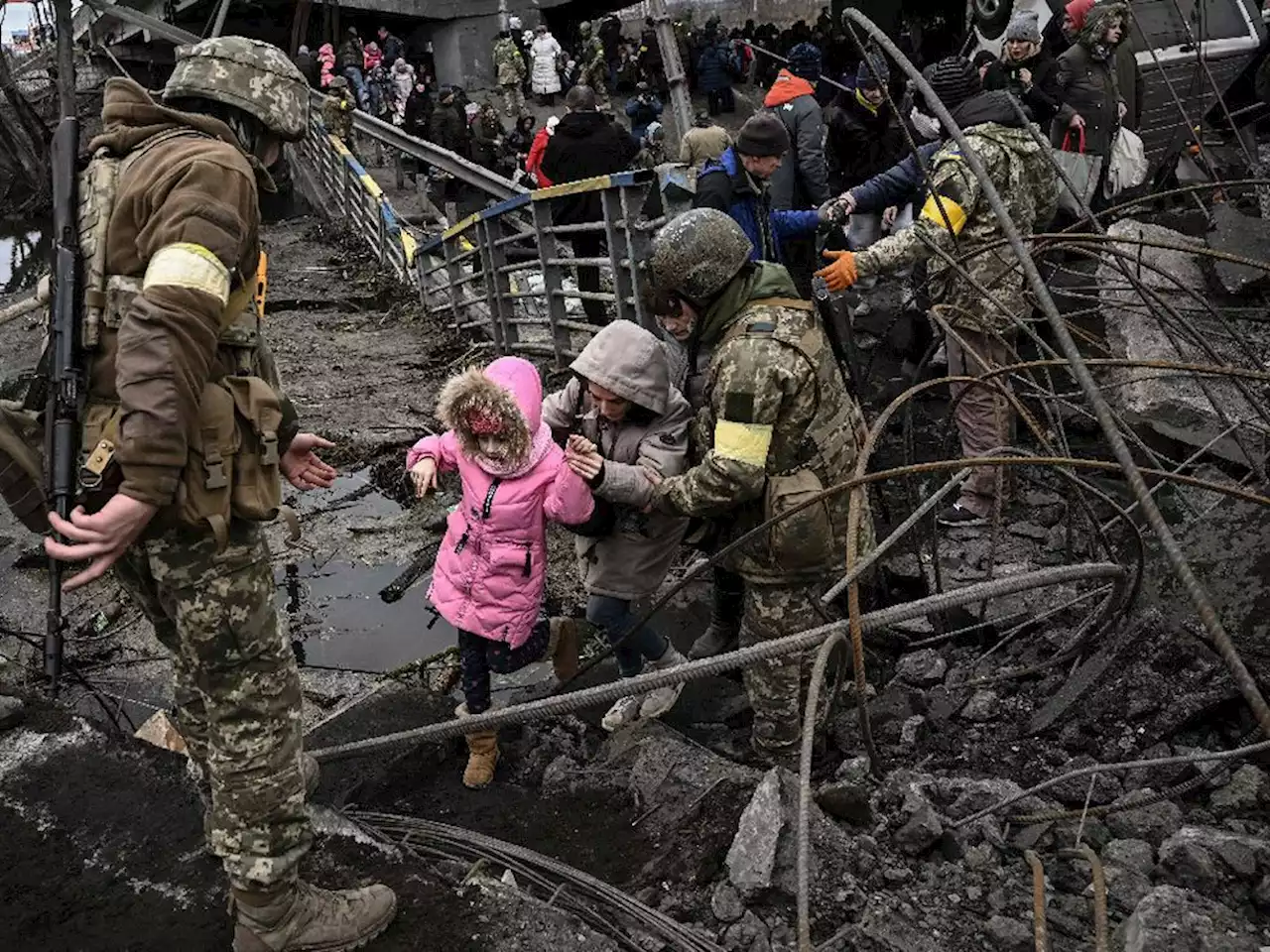 Ukraine halts evacuation and accuses Russia of violating ceasefire