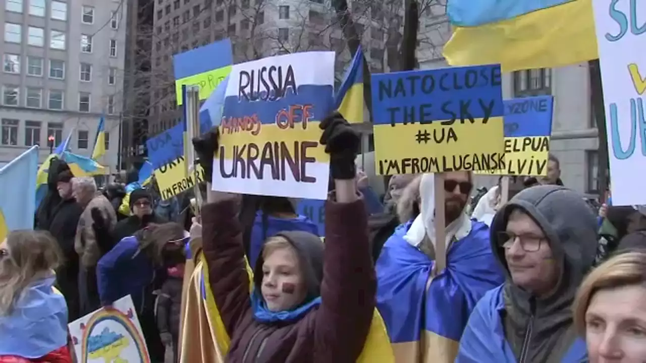 'Close the sky': Thousands rally in Chicago, call for no-fly zone as Russia invades Ukraine