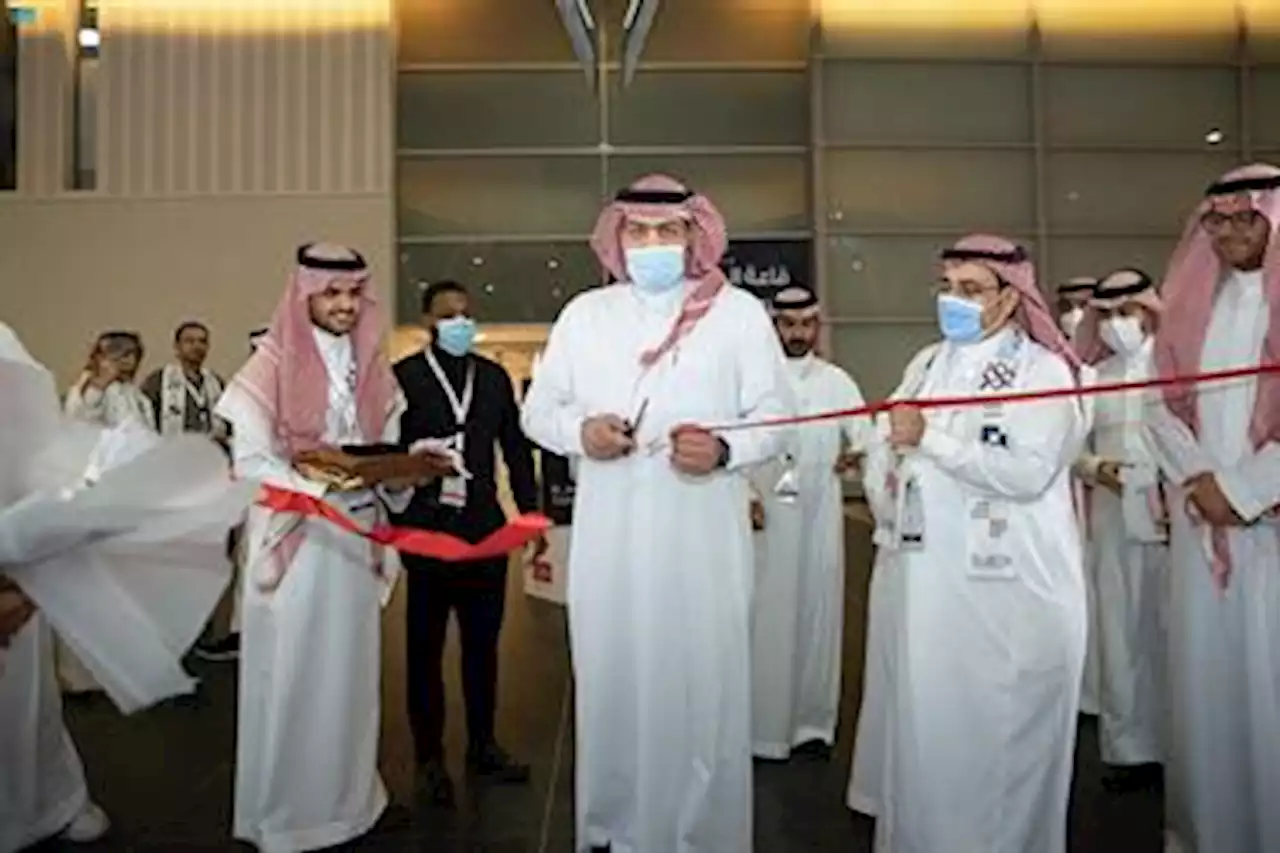 وكيل الصناعة والثروة المعدنية يفتتح معرض الأقمشة الرجالية والإكسسوارات في الرياض