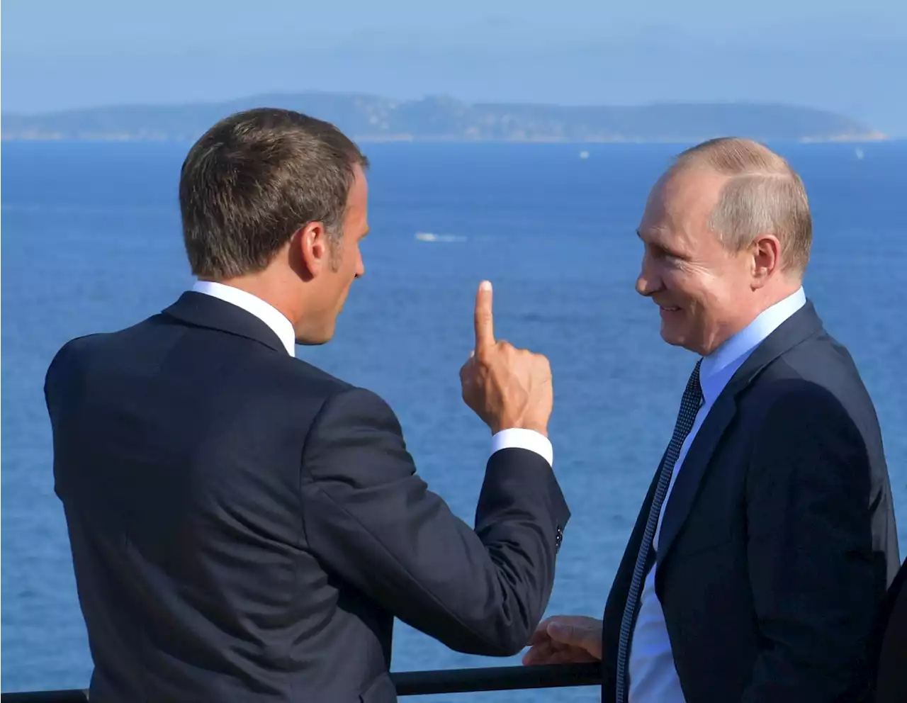 Macron keeps an open line to Putin as war in Ukraine rages