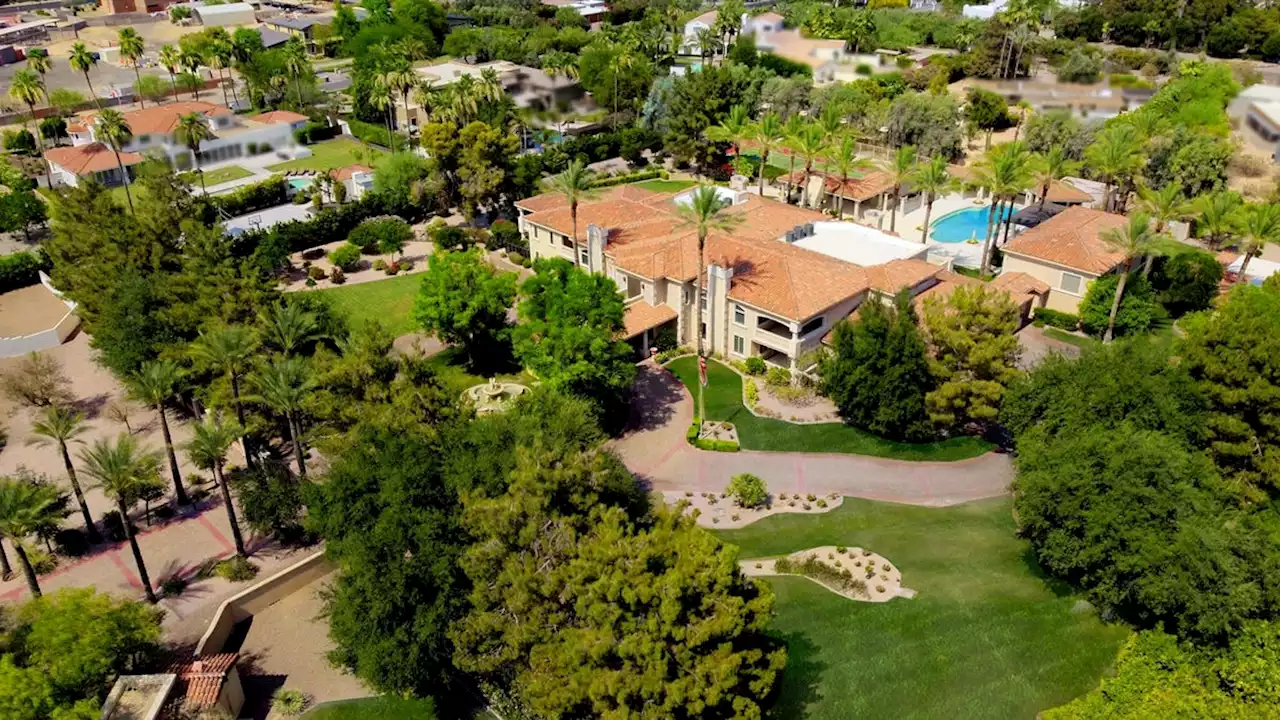 $13.7M Paradise Valley mansion with indoor basketball court, lighted tennis court sells