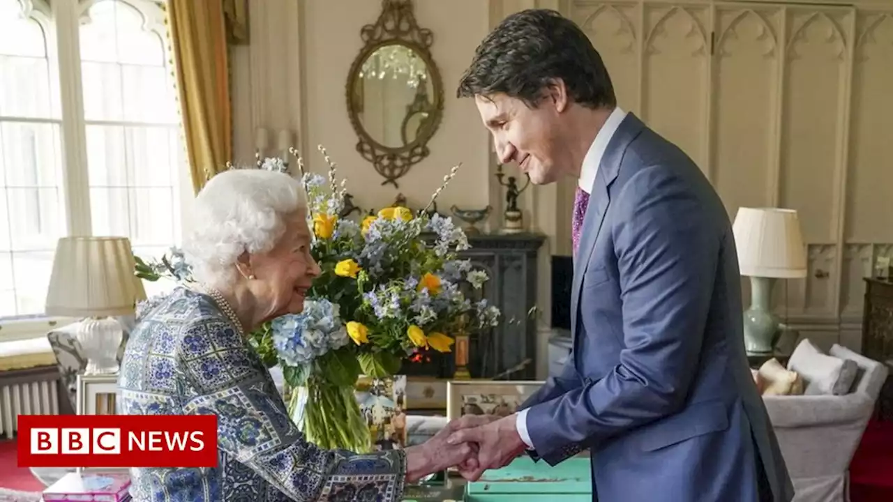 Queen holds first in-person meeting after illness