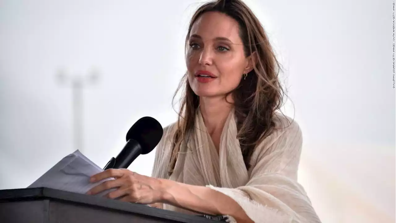 Angelina Jolie travels to Yemen to aid refugees