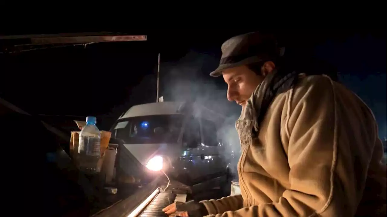 Video: Meet the piano man who's playing music at the Ukrainian border - CNN Video