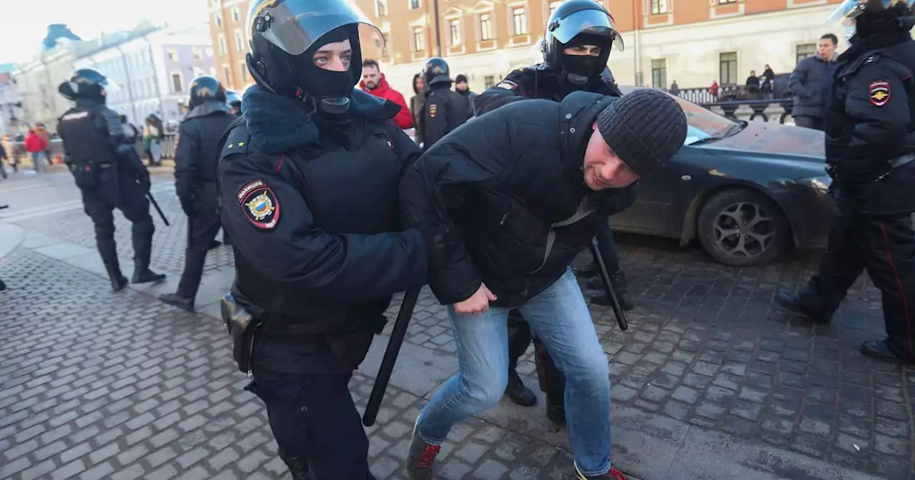 Thousands Arrested as Russians Join Global Anti-War Protests